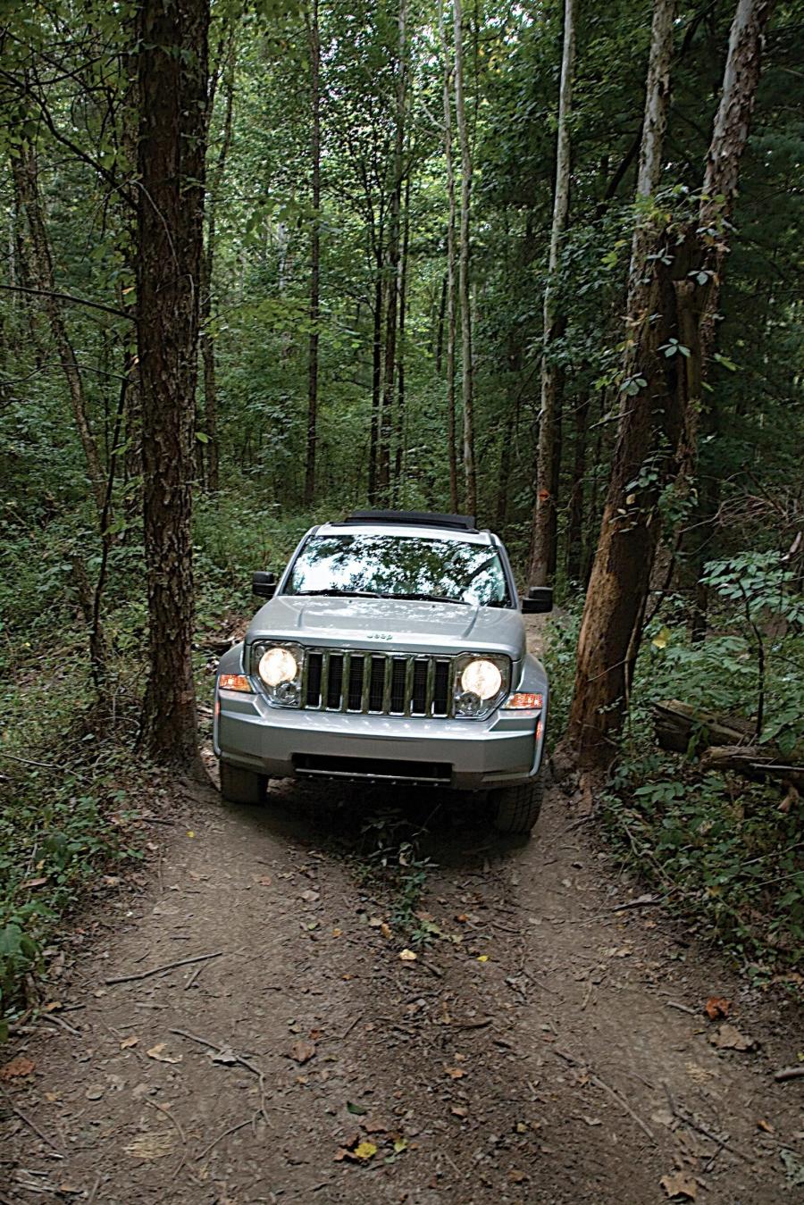  Jeep Liberty 2008 года  (фото 38 из 98)